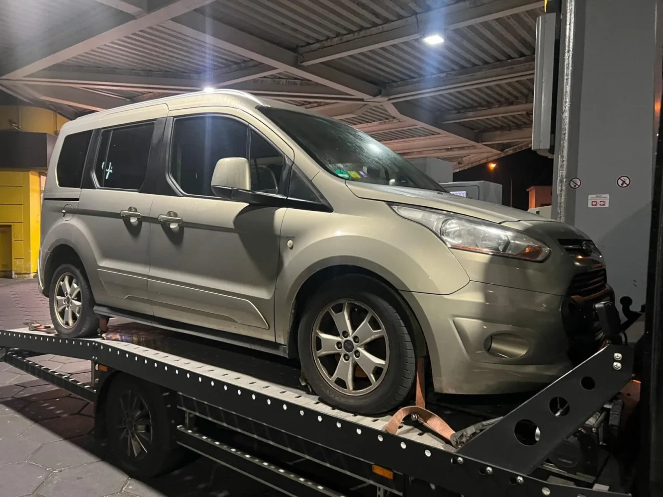 Ford Tourneo Connect mit Motorschaden